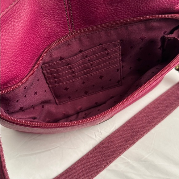 Fossil Morgan Traveler fuchsia leather adjustable crossbody bag - Picture 7 of 15